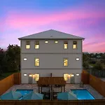 Grand Retreat I! 4Br 5Ba Sleeps 15! Private Pool! Luxury And Comfort Await!