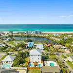 Grand Retreat I! 4Br 5Ba Sleeps 15! Private Pool! Luxury And Comfort Await!
