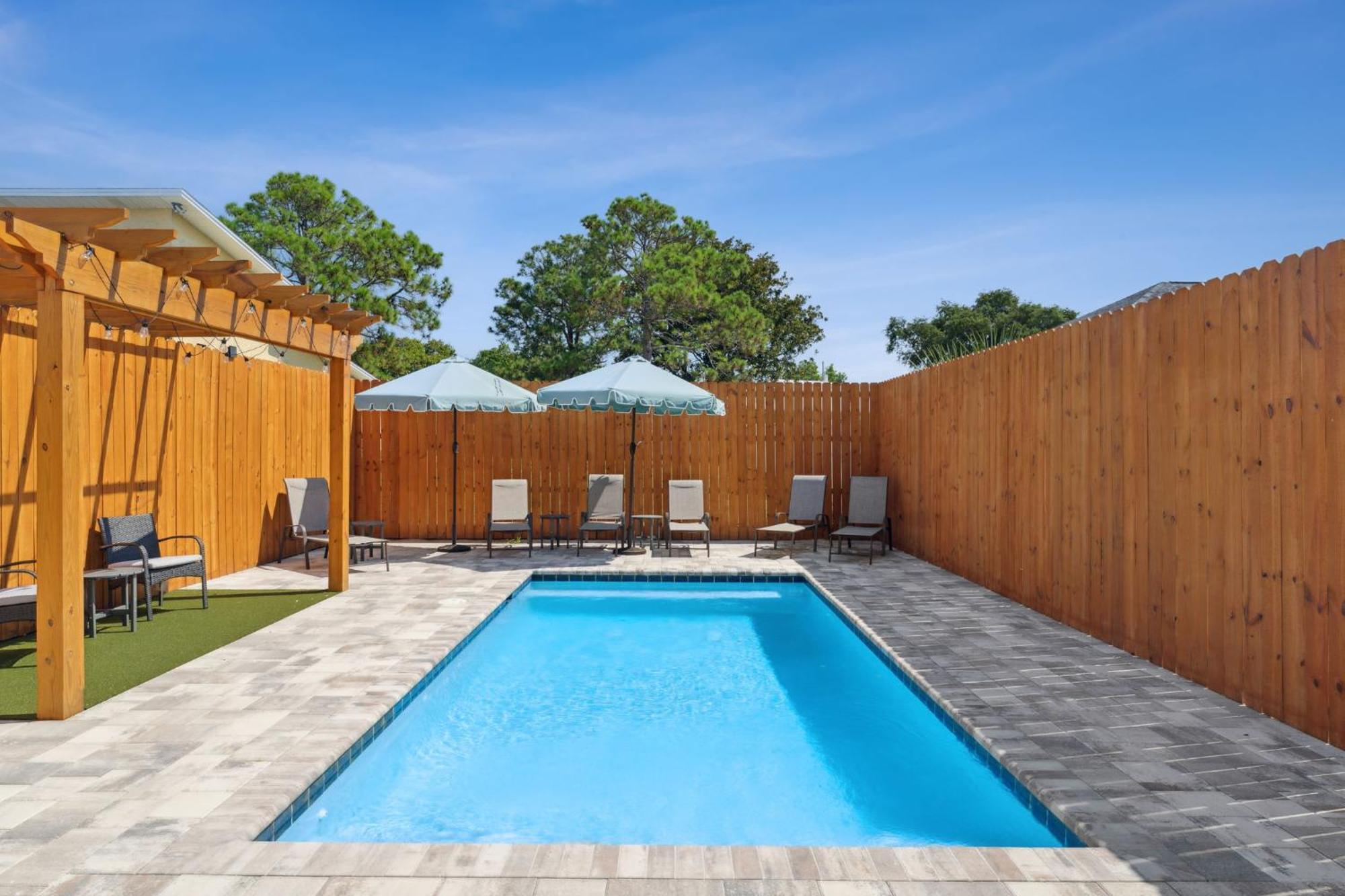 Grand Retreat I! 4br 5ba Sleeps 15! Private Pool! Luxury And Comfort Await! Holiday home