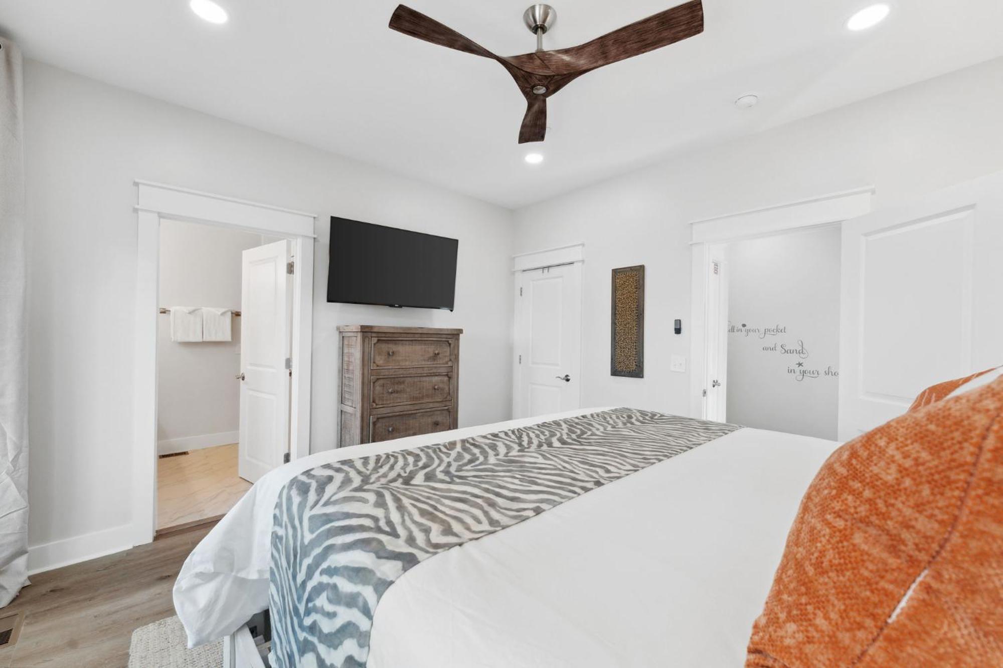 Holiday home Grand Retreat I! 4br 5ba Sleeps 15! Private Pool! Luxury And Comfort Await!