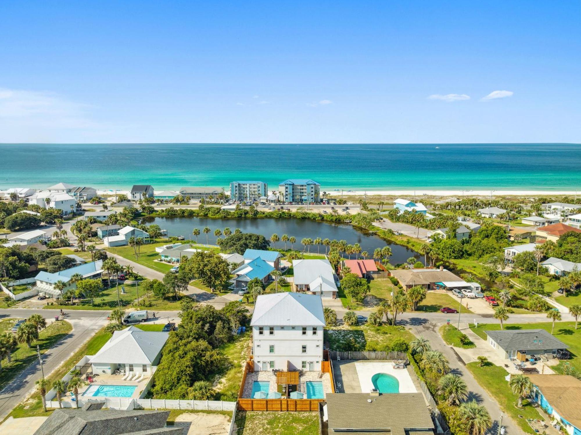 Holiday home Grand Retreat I! 4br 5ba Sleeps 15! Private Pool! Luxury And Comfort Await! *
