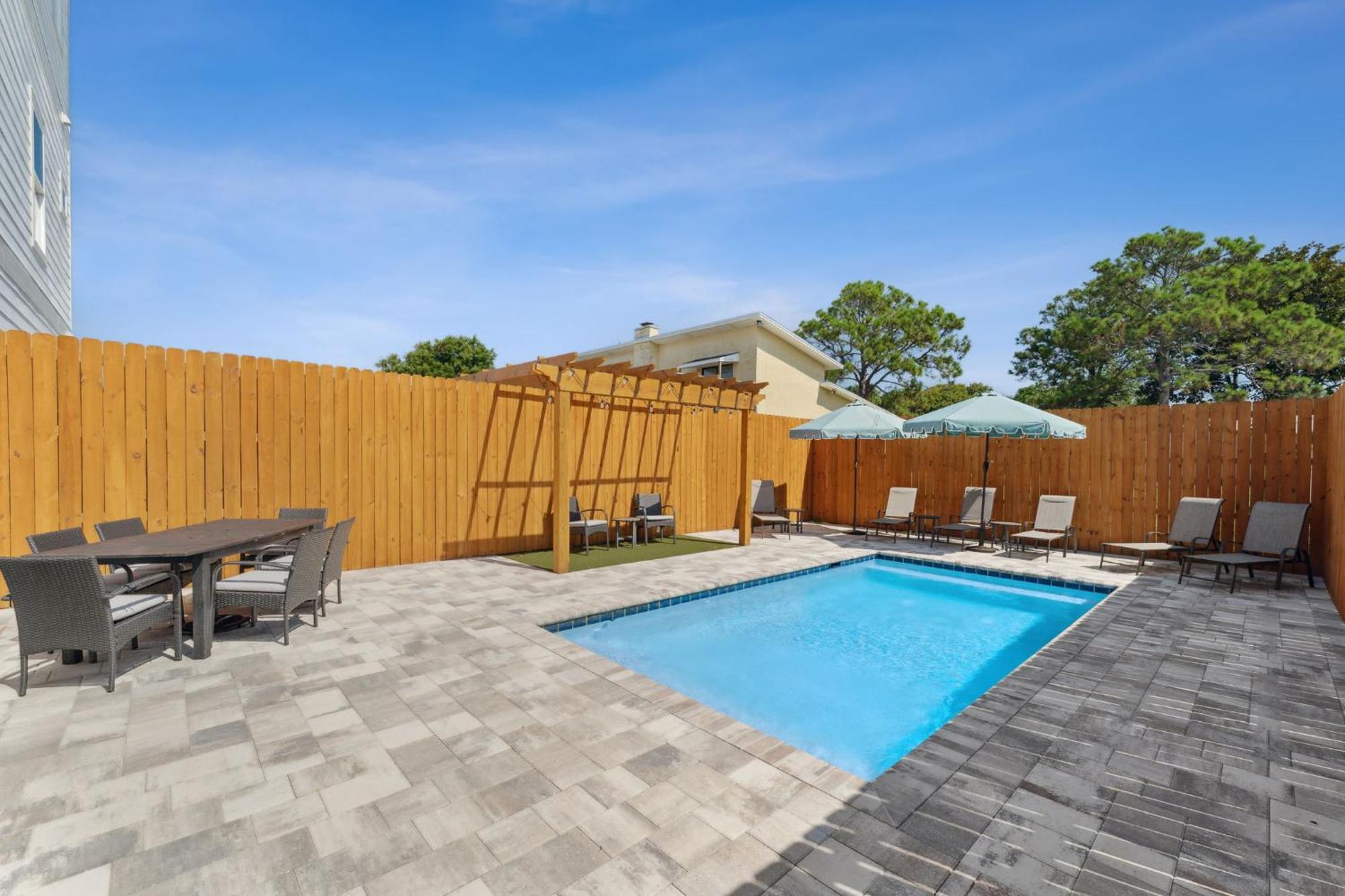 Grand Retreat I! 4br 5ba Sleeps 15! Private Pool! Luxury And Comfort Await! *