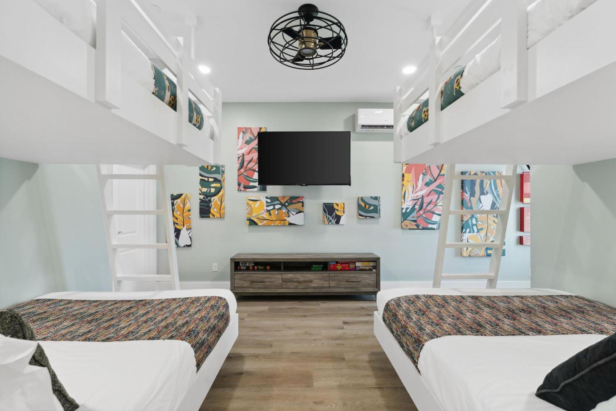 Grand Retreat I! 4br 5ba Sleeps 15! Private Pool! Luxury And Comfort Await! Holiday home Panama City Beach