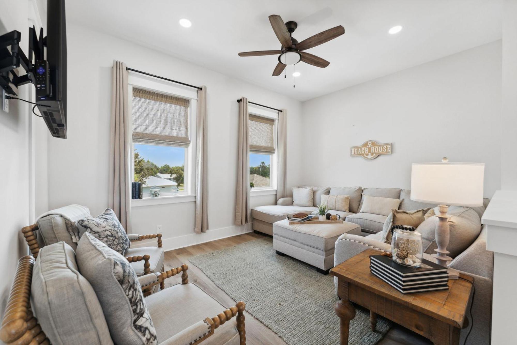 Holiday home Grand Retreat I! 4br 5ba Sleeps 15! Private Pool! Luxury And Comfort Await!