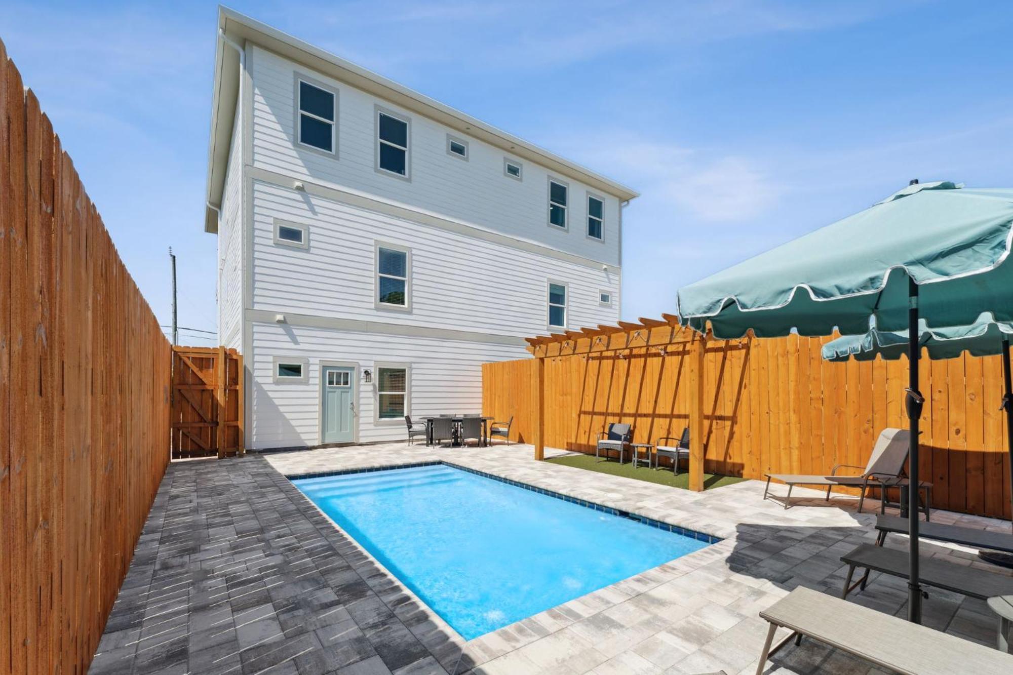 Holiday home Grand Retreat I! 4br 5ba Sleeps 15! Private Pool! Luxury And Comfort Await! Panama City Beach